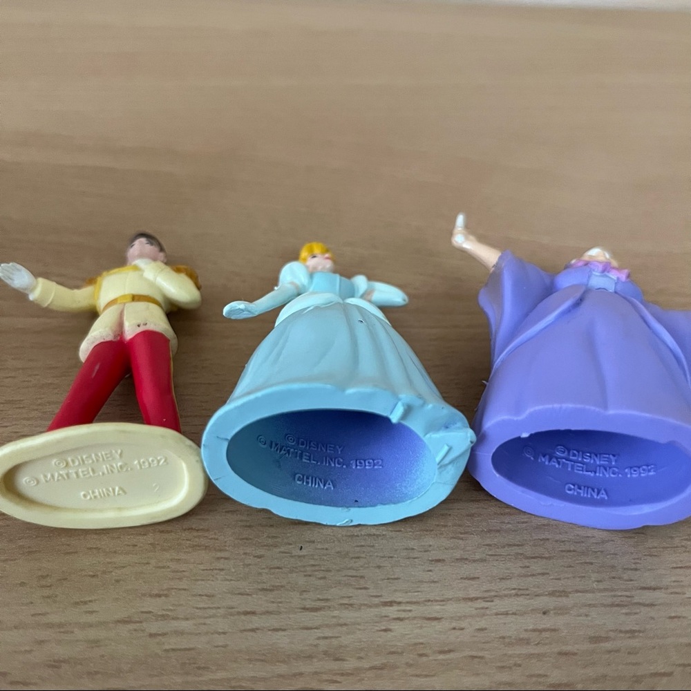 3 Cinderella Figures + Folding Playset Disney Princess Compact Once Upon a Time - Picture 9 of 10